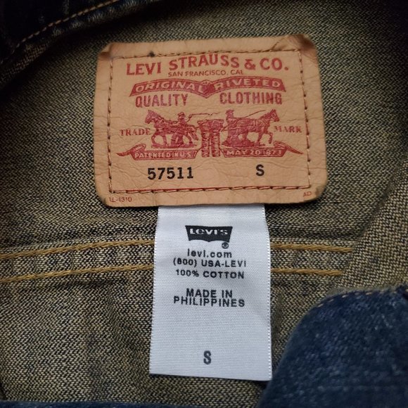 Levi's Strauss & Co Denim Women's Sm Jean Button Distressed Trucker Jacket A10 - Picture 4 of 10